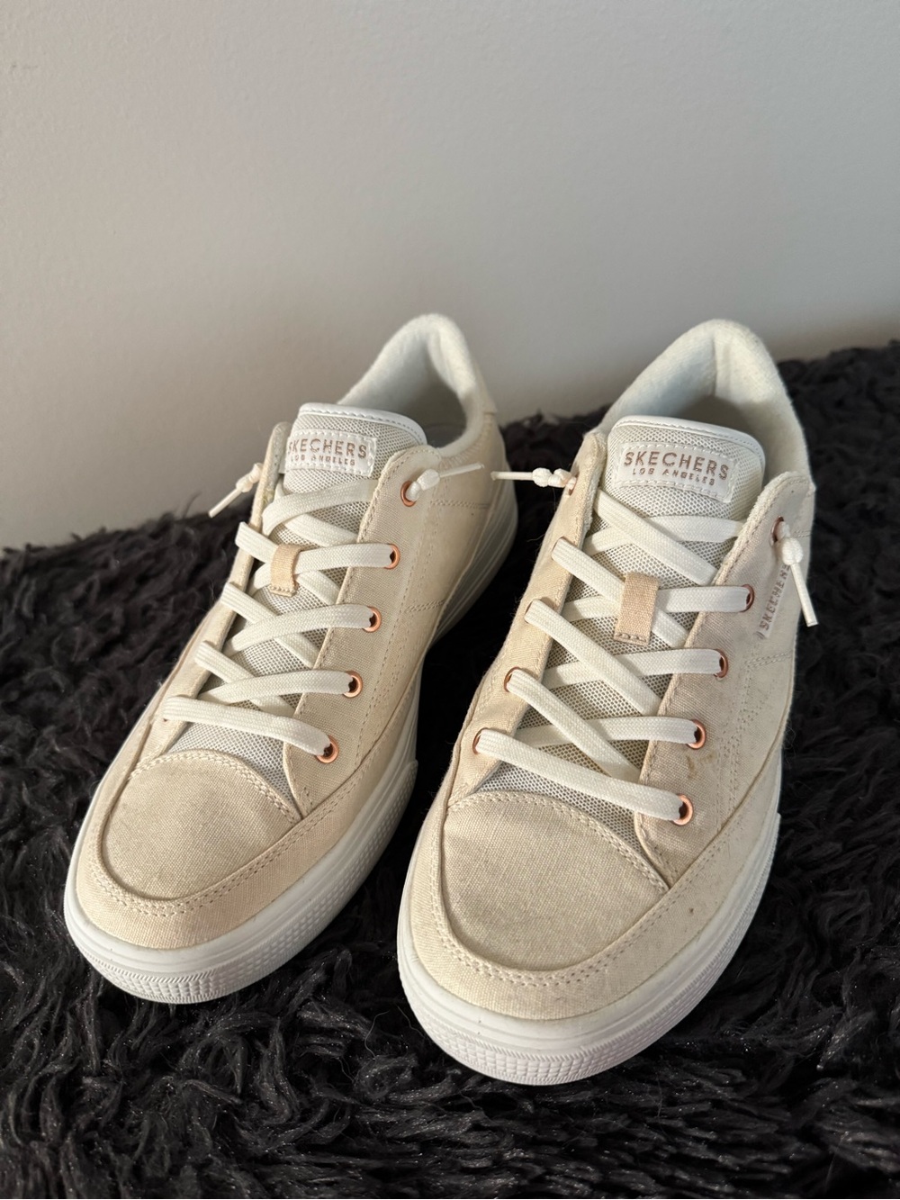 Women’s Skechers Casual Low-Top Sneakers in Beige and White, Rose gold sz 11